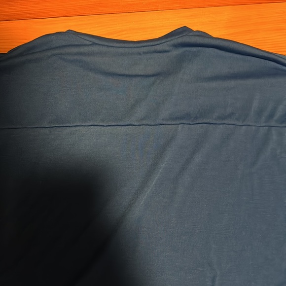 Women’s Under Armour heat gear loose fitting shirt - Picture 7 of 7